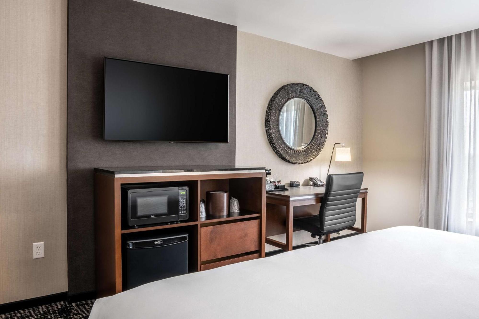 Drury Plaza Hotel College Station Exterior photo
