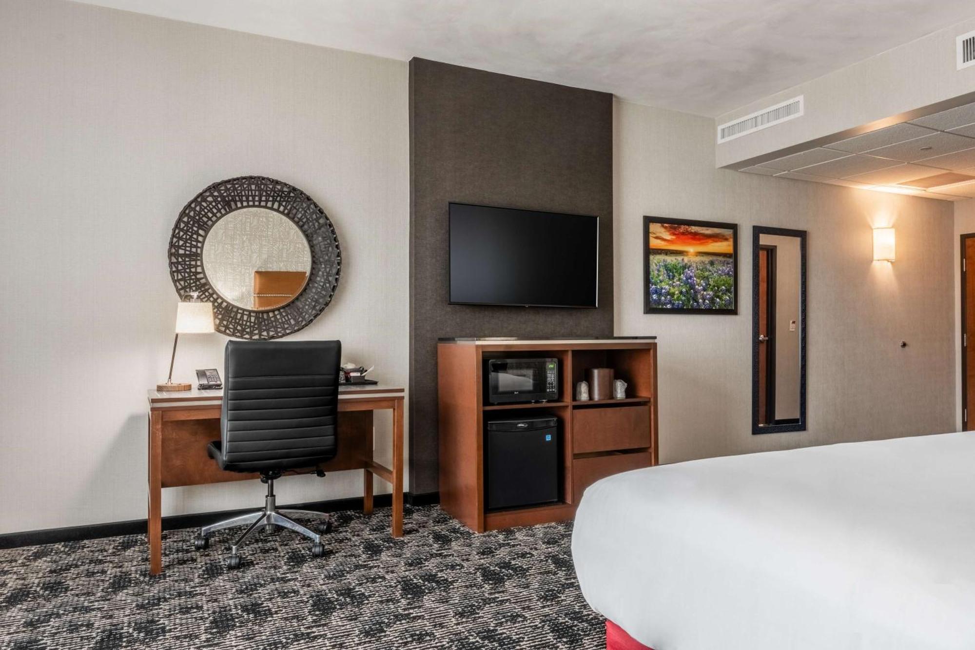 Drury Plaza Hotel College Station Exterior photo